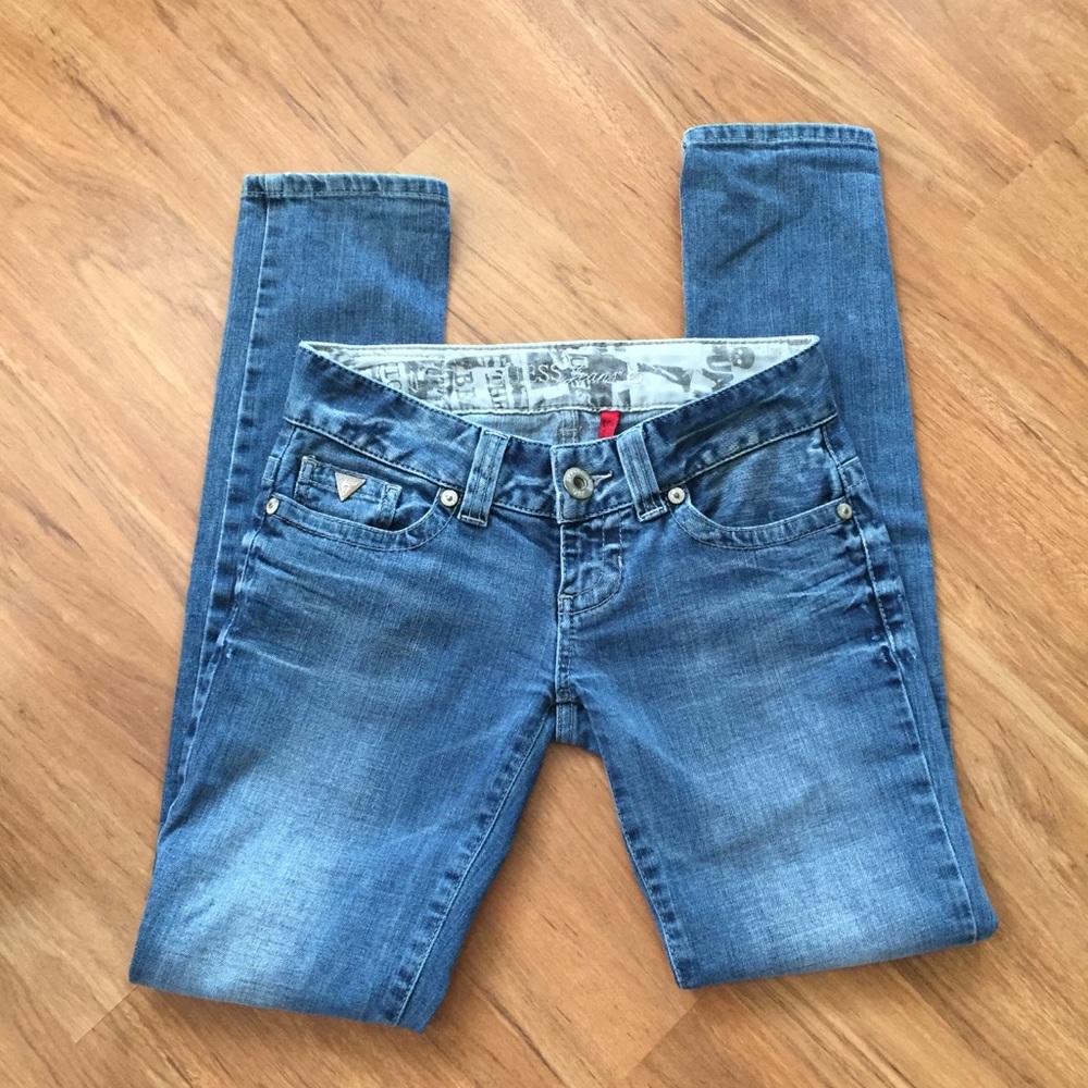 Like new Guess daredevil skinny jeans!